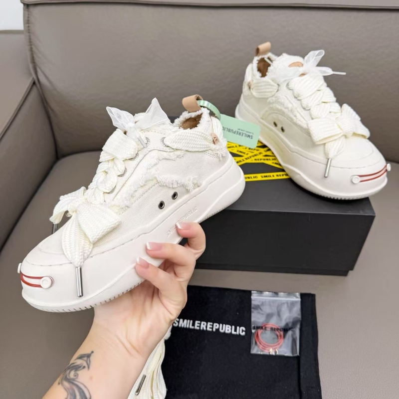 Smilerepublic Canvas Shoes